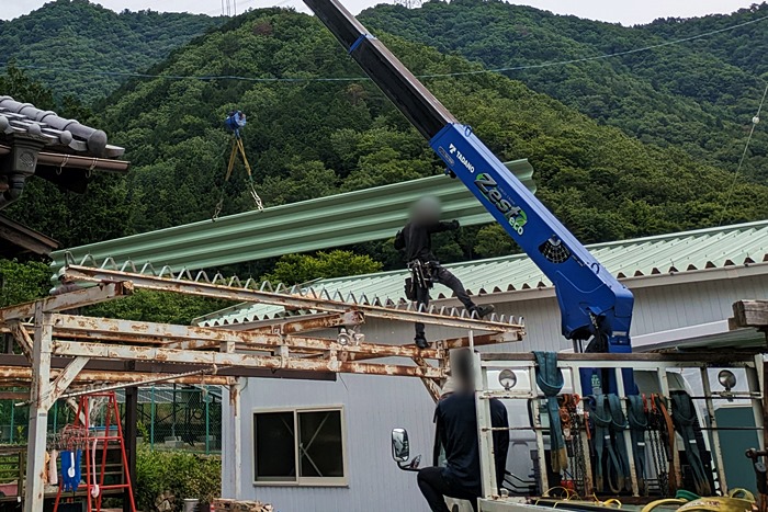 ガルバリウム鋼板の屋根を張り替えした！（価格も公開） | もじゃ 